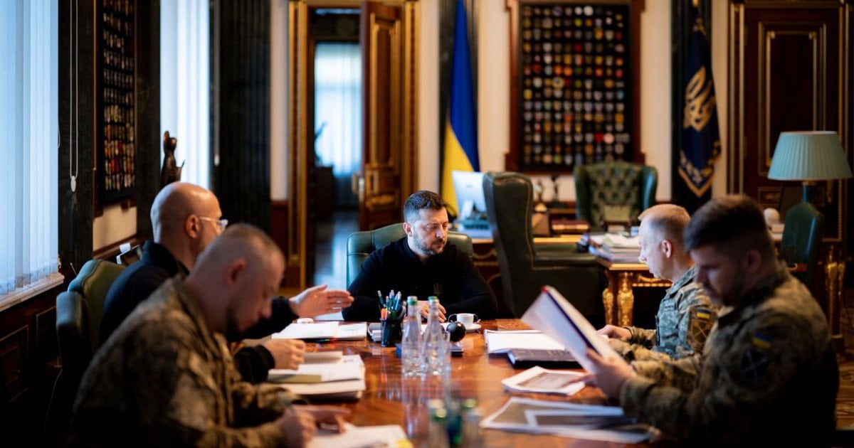 Volodymyr Zelenskyy at a meeting with the military