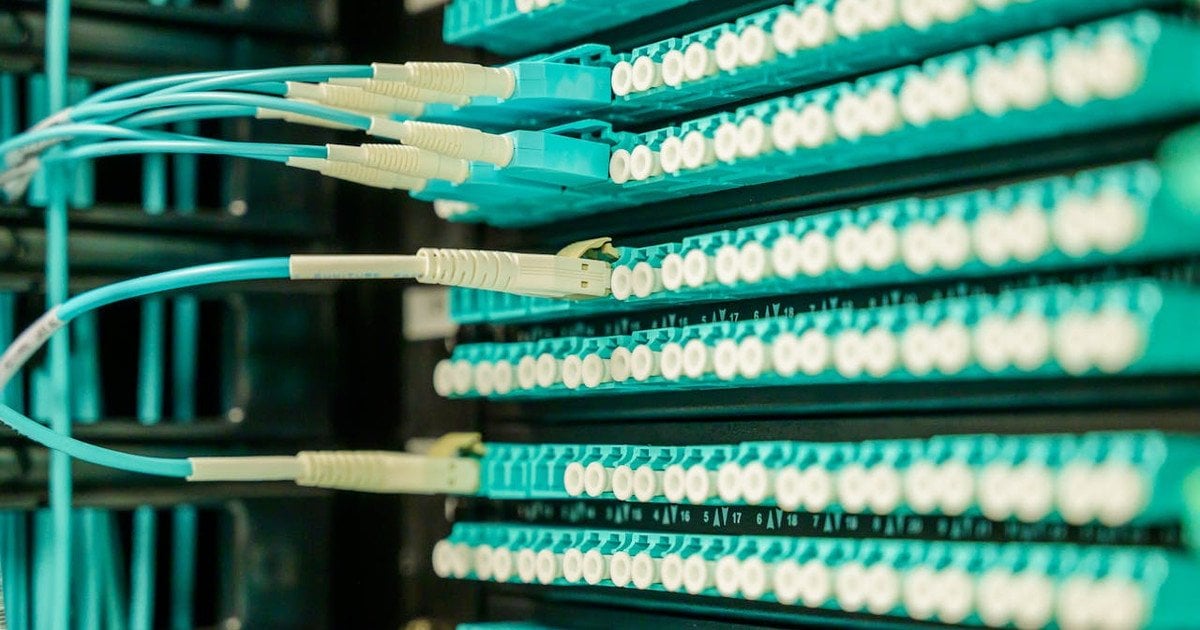 Скільки важить Інтернет