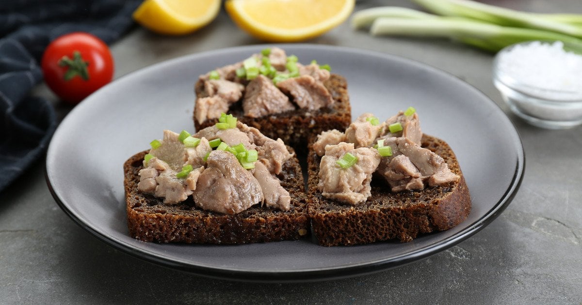 Бутерброди з печінкою тріски