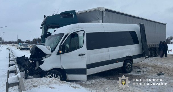 Дорожньо-транспортна пригода сталася у селищі Краковець Яворівського району. / © Поліція Львівської області