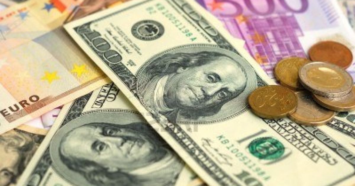 Доллар и евро немного подешевели в курсах валют НБУ. Инфографика
