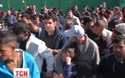В Венгрии задержали поезд с мигрантами
