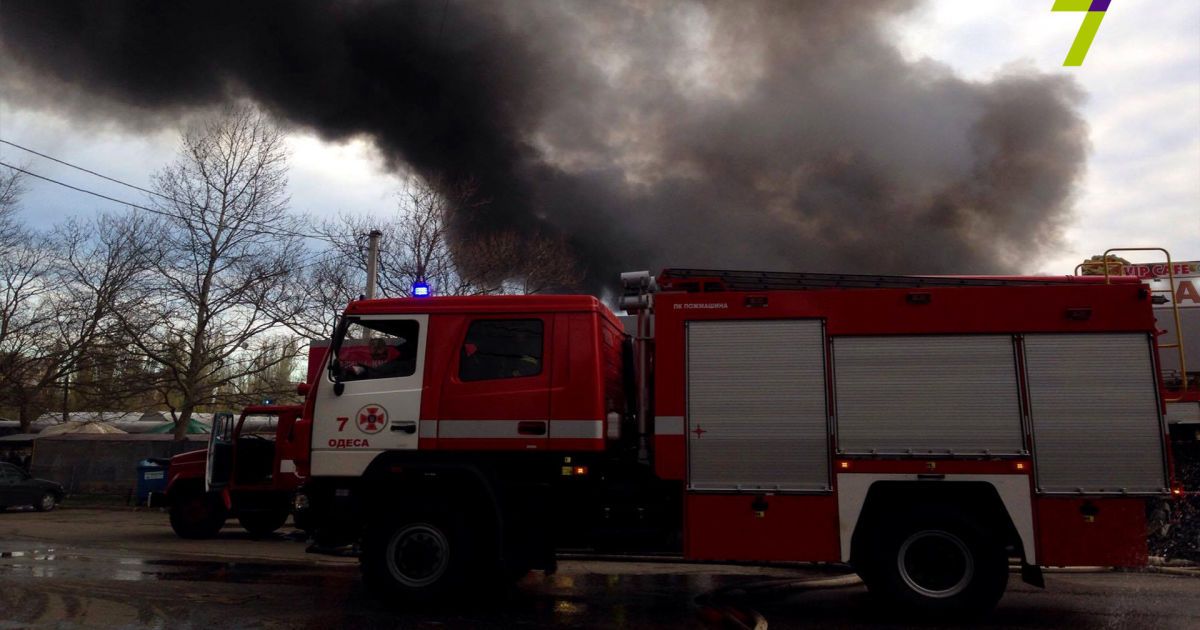 пожежа на ринку в Одесі / © 7 канал