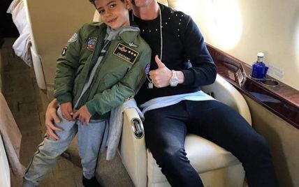 голый отец Копия отца. Сын Роналду забил фантастический гол со штрафного — Спорт