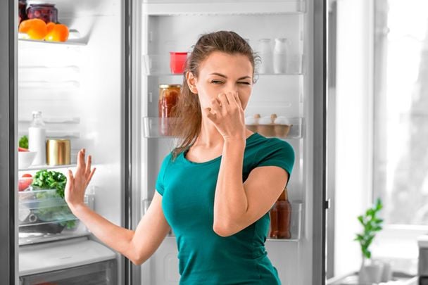 Назван неожиданный продукт, который уберет запах в холодильнике: дешево и просто