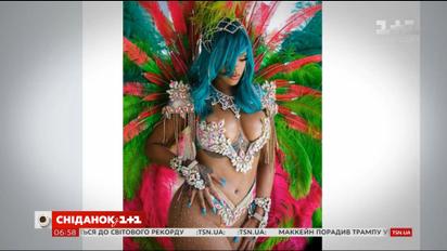 Ріана шокувала відвертим костюмом на барбадоському карнавалі