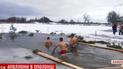 На Водохреще українці губили в ополонках собак і вдягали подарункові вишиванки