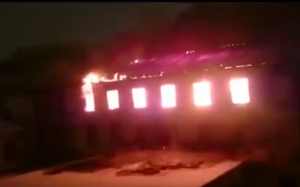 Огонь охватил здание Военно-морского института в Санкт-Петербурге
