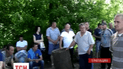 Жители города Лановцы заблокировали въезды на местный свинокомплекс