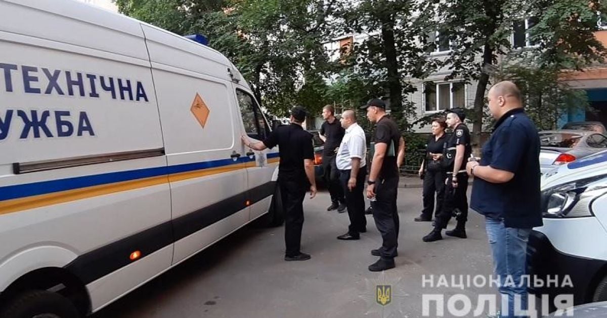 В Києві з вікна квартири випала трирічна дитина