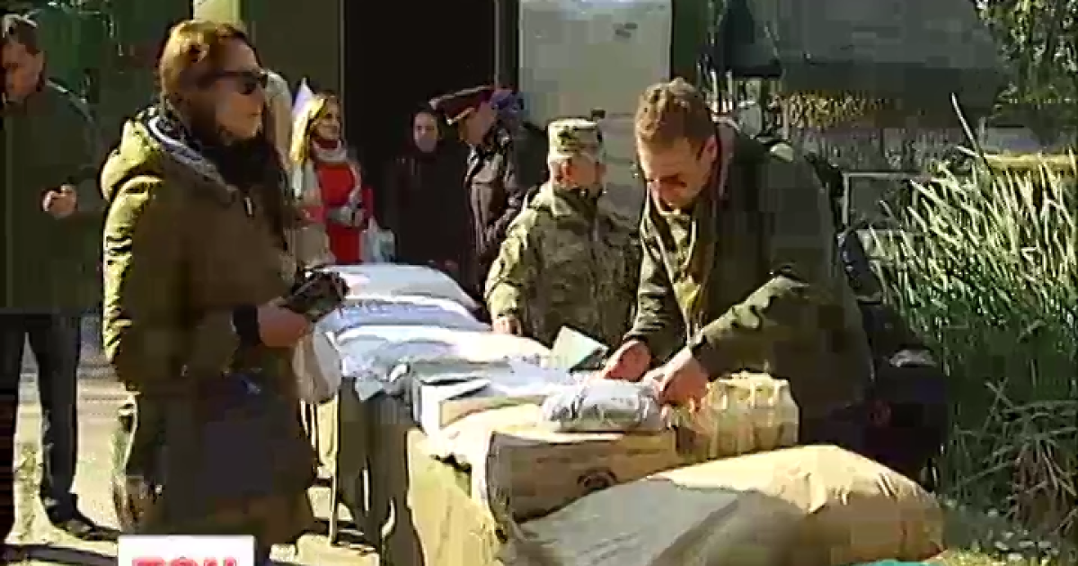 Волонтерам показали склады Минобороны