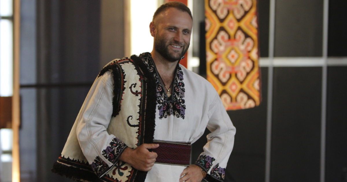 Украинские звезды приняли участие в показе вышиванок