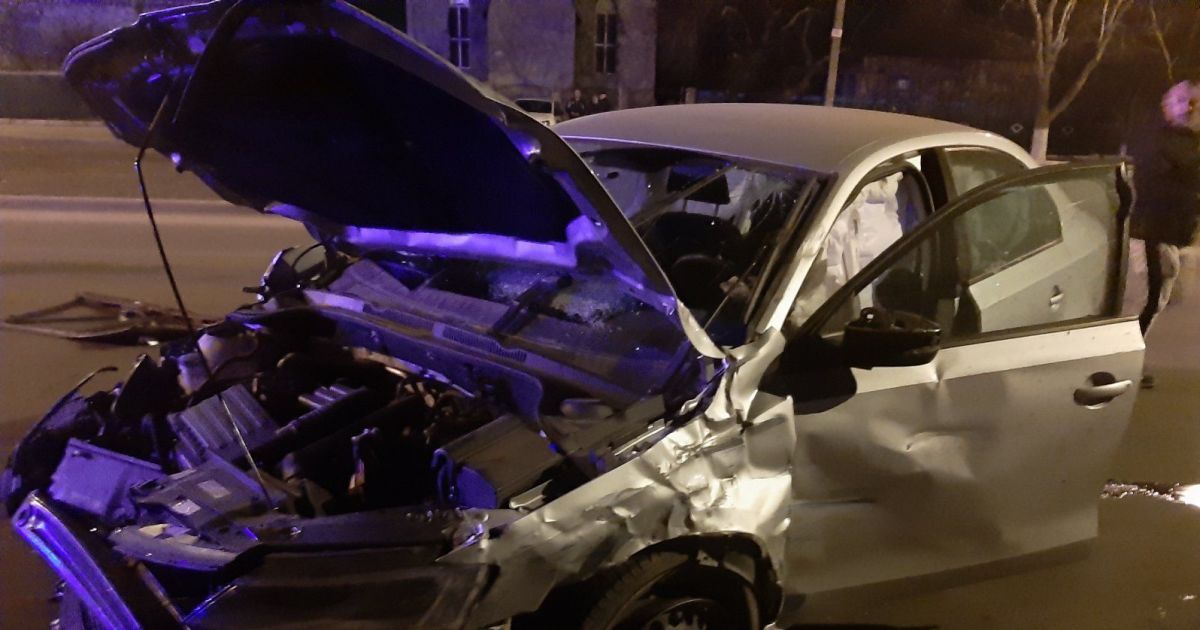 У Маріуполі в результаті зіткнення двох легковиків загинули двоє чоловіків