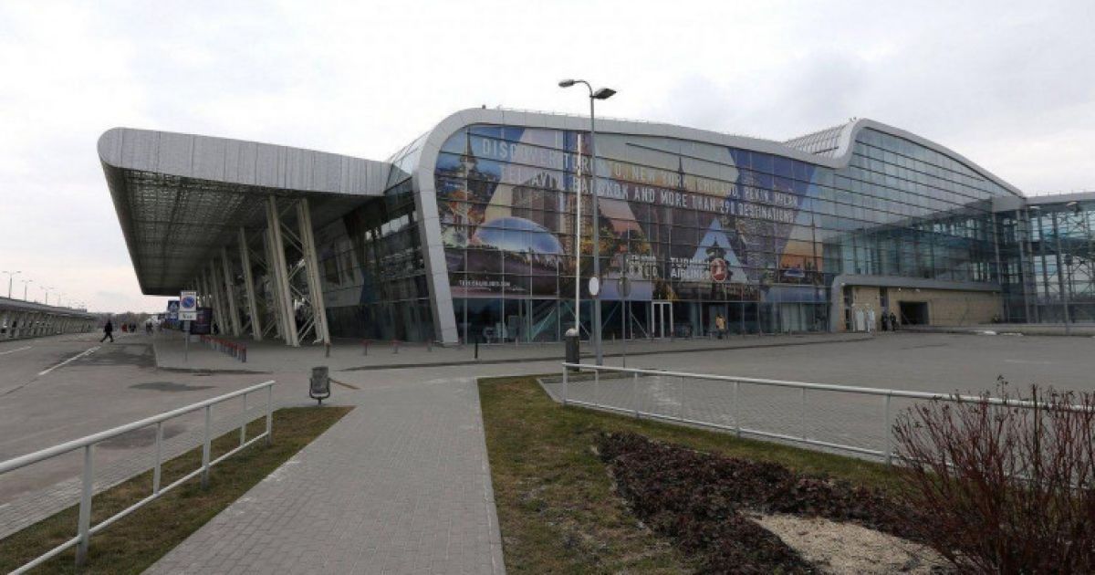 У львівському аеропорту під час посадки зазнав пошкоджень літак