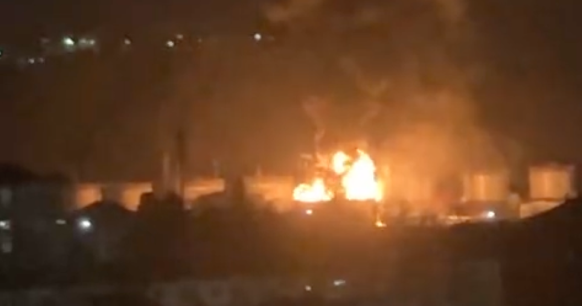 На місцях ударів виникли пожежі