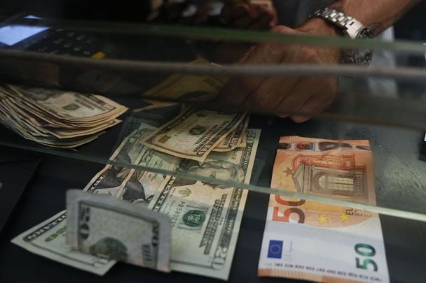 Стоит ли сейчас покупать и продавать евро: экономисты дали совет