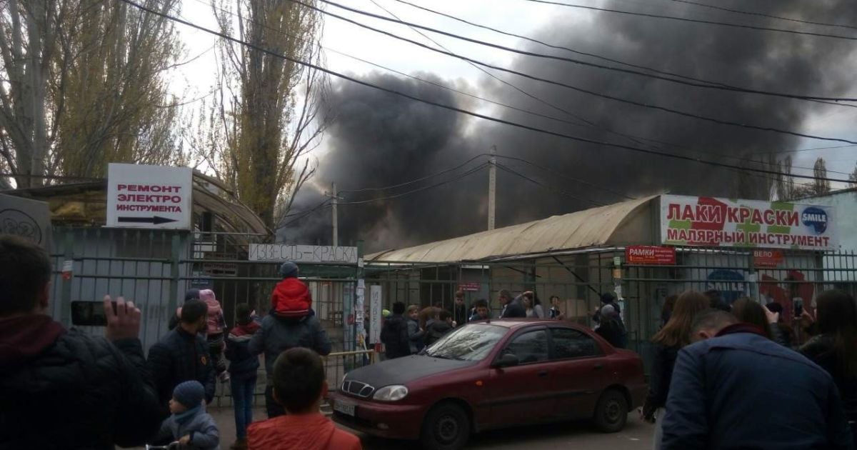 ринок горить в Одесі_10 / © stringer.media