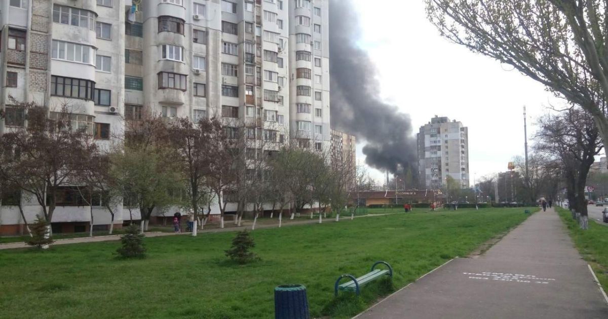 ринок горить в Одесі_5 / © stringer.media