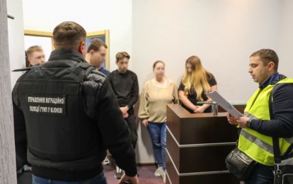 Проводили кастинги и искали несовершеннолетних: в Киеве разоблачили бордель, где час "любви" стоил 6500 грн