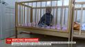 Загрозливі для життя злидні: у Мелітополі голодний однорічний малюк гриз сиру картоплю
