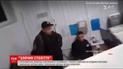 У російському супермаркеті поліцейські з автоматами затримували хлопчика, який вкрав морозиво