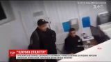 В российском супермаркете полицейские с автоматами задерживали мальчика, который украл мороженое