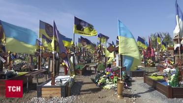 Скандал с военным кладбищем в Кривом Роге: родные боятся потерять могилы воинов 