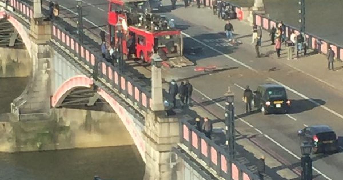 Лондонцы восприняли взрыв как теракт / © twitter.com