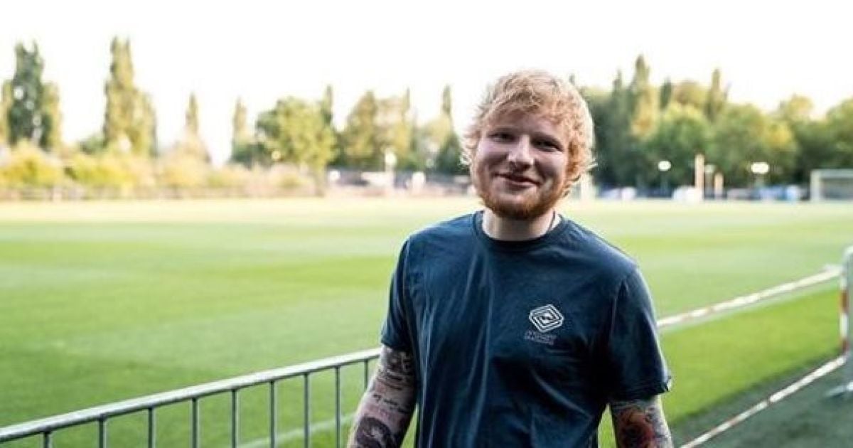 Эд Ширан продемонстрировал обручальное кольцо и намекнул на женитьбу - СМИ