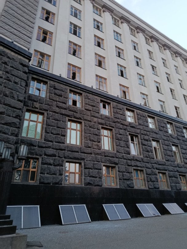 Росія пошкодила будівлю уряду України в Києві: що відомо