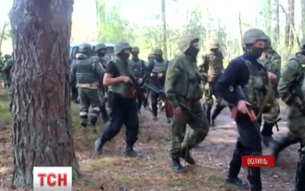 "Янтарная война" на Волыни: силовики задержали 80 копателей "солнечного камня"