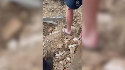 В МВС показали кадри порятунку жінки зі зруйнованого будинку в Краматорську