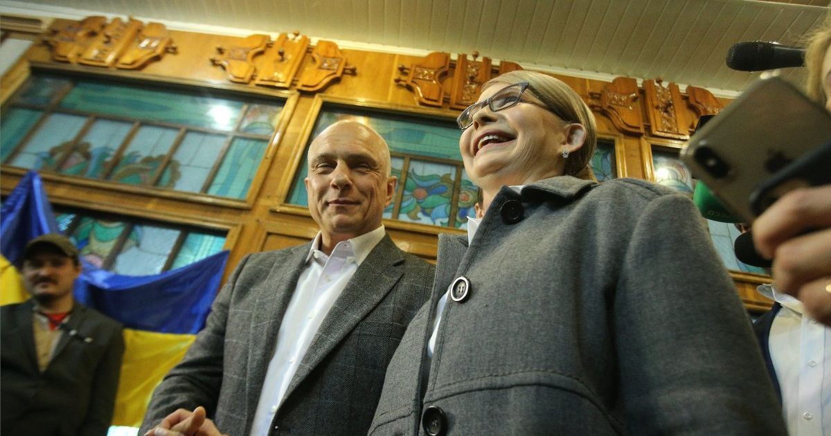 Депутаты во главе с Тимошенко заняли в Раде места Разумкова и Стефанчука