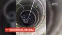 У протигазах в підземелля: у Дніпрі врятували песика, що провалився на 15-метрову глибину