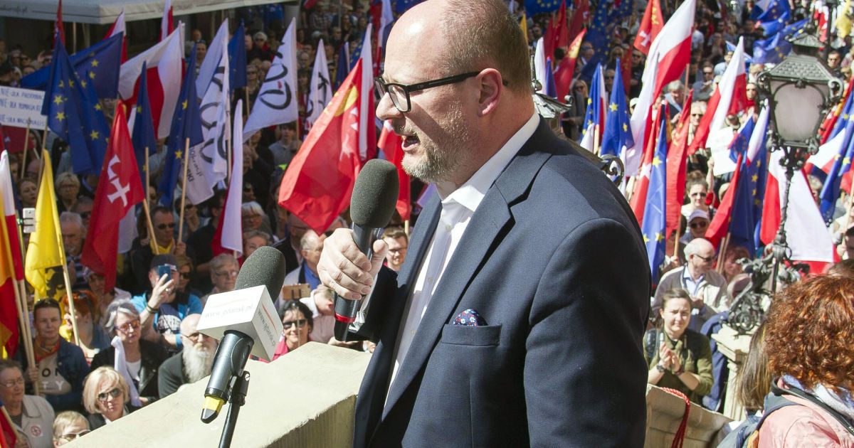 Мэр Гданьска умер в больнице после нападения