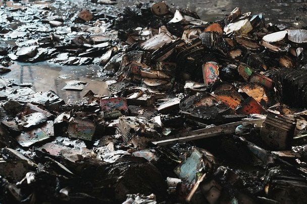 РФ в Харькове уничтожила 8 млн книг. Пожар на складах издательства «Утро» потушили 3 августа. Потери только от сгоревших книг достигают 1 млрд грн. / © Getty Images