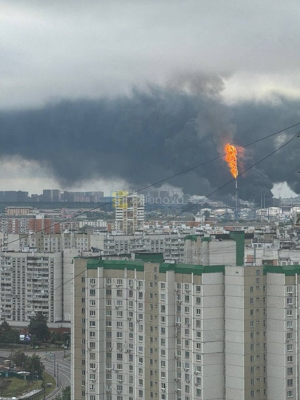 Вибухи розбудили Москву: дрони долетіли до НПЗ. Фото: Exilenova+