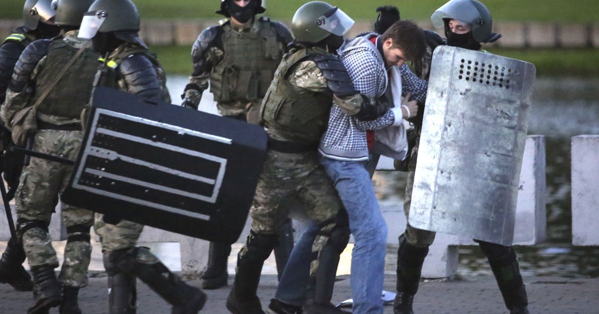 Лукашенко назвав протестувальників "поганню" і подякував силовикам за їхній розгін