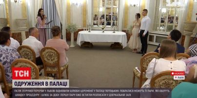Новини України: у Львові після двадцятирічної перерви відновилися шлюбні церемонії в палаці Потоцьких