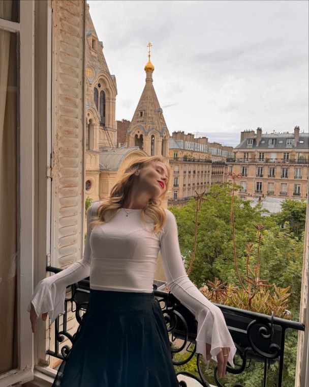 Анна Кошмал в Париже / © instagram.com/smorkovkina