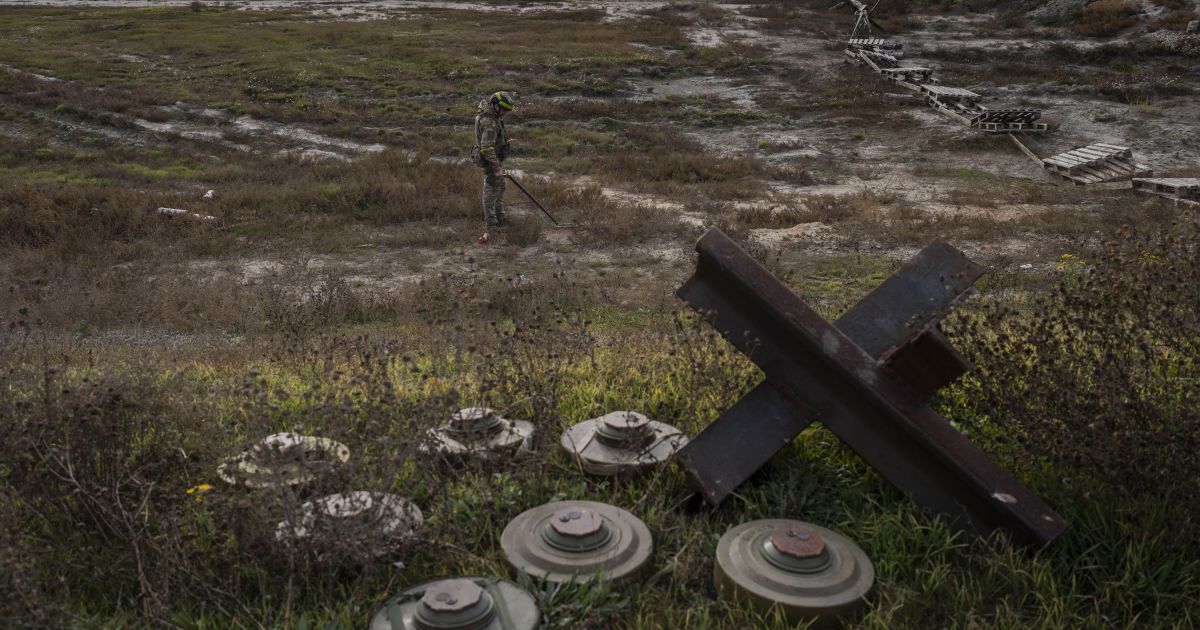 Мирные жители в Херсонской области подорвались на мине