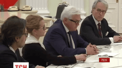 На Кремль давят со всех сторон