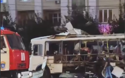 У російському Воронежі вибухнув автобус з пасажирами — 16 постраждалих, дівчині відірвало ноги: відео