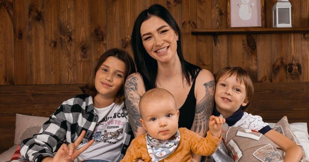 Настя Приходько с детьми