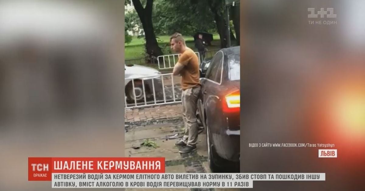 Во Львове пьяный парень на "Мерседесе" едва не вылетел на остановку