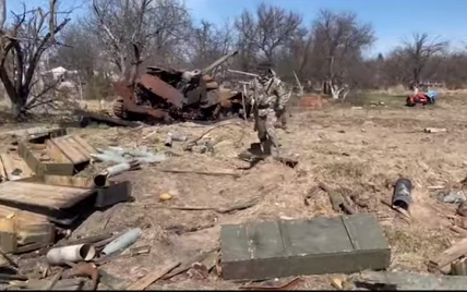 Под Киевом двух селах Бучанского района найдено еще девять захоронений убитых оккупантами людей: видео