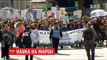 Тисячі вчених з усього світу влаштували демонстрації, аби нагадати про захист науки від політики
