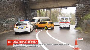 Водитель в Днепре не справилась с управлением во время ливня и влетела в маршрутку