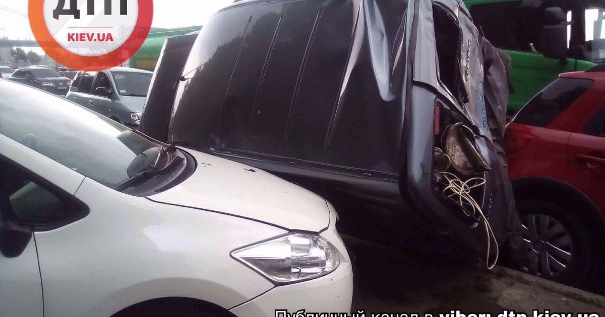 аварія на Набережній у Києві_3 / © dtp.kiev.ua