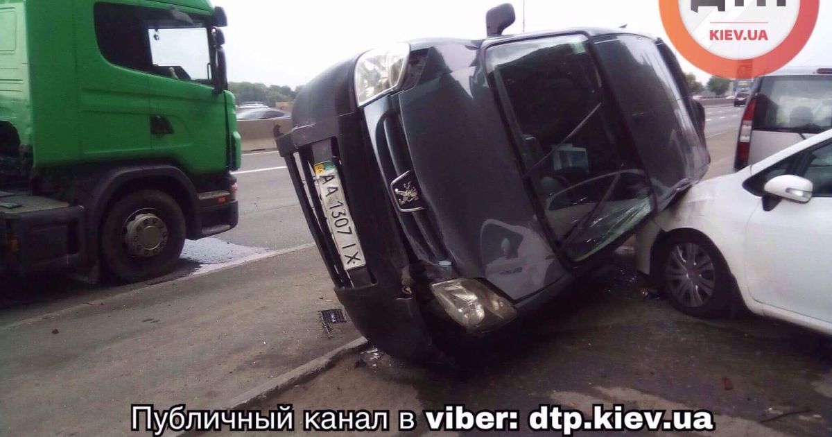 аварія на Набережній у Києві_5 / © dtp.kiev.ua